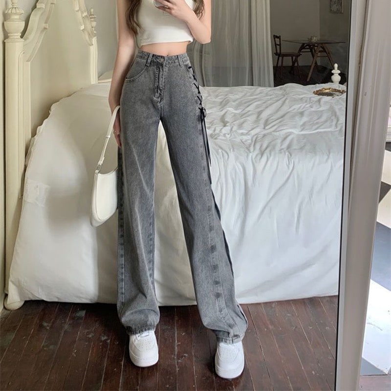 Vintage 90s lace-up jeans with high waist and wide-leg fit. Smoke gray denim pants for Y2K-inspired autumn and winter outfits.
