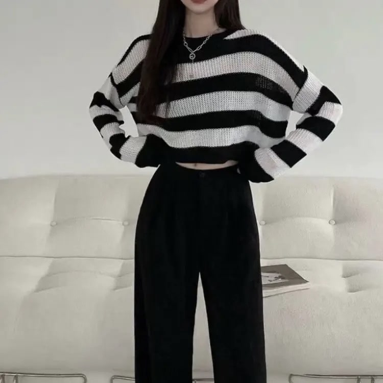 Korean style oversized Y2K sweater with striped design and O-neck. Perfect cropped pullover for casual looks.