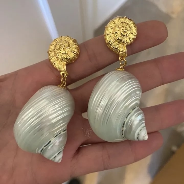 Vintage-style natural pearl earrings for women