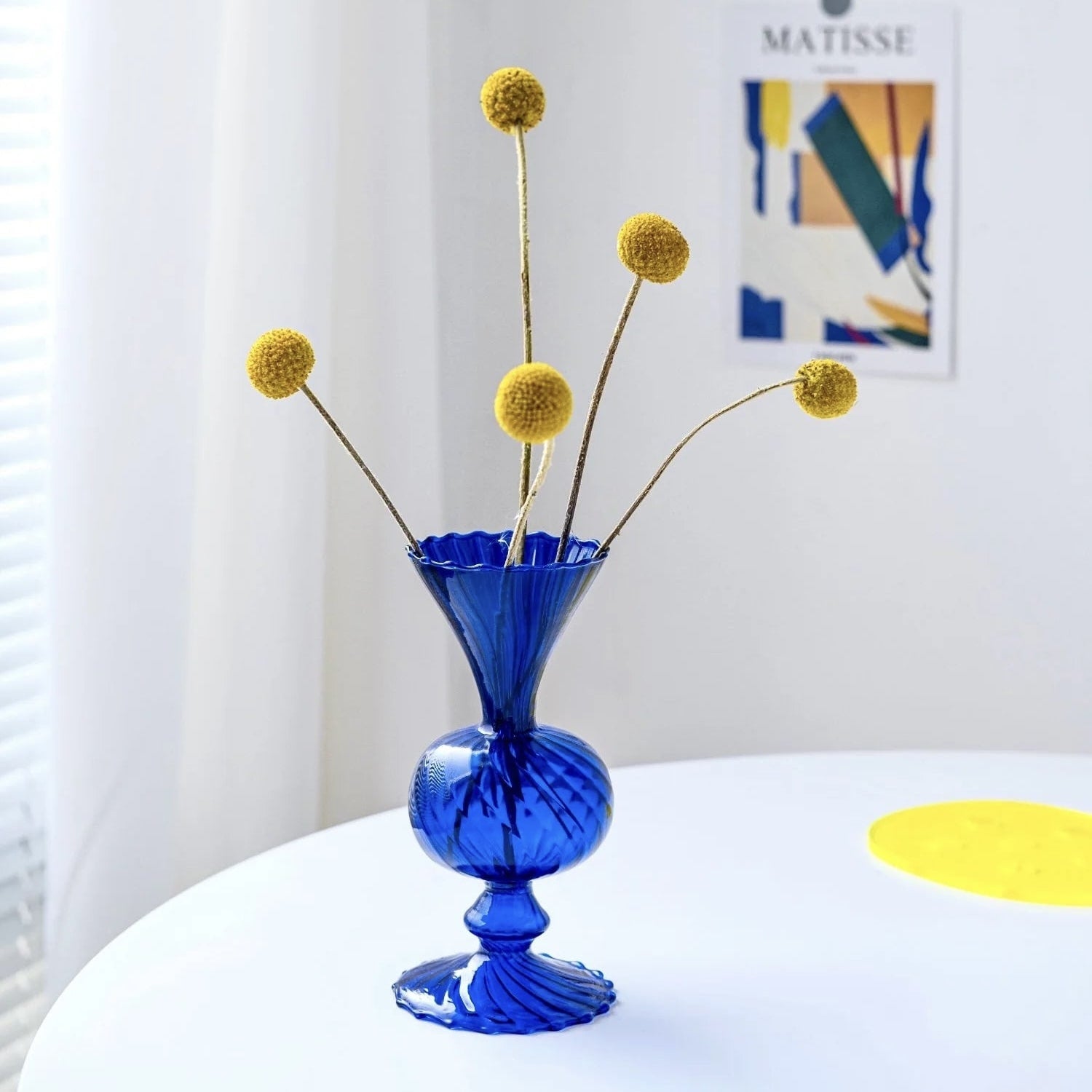 Elegant Rounded Flute Vase for Home Decoration and Table Ornaments