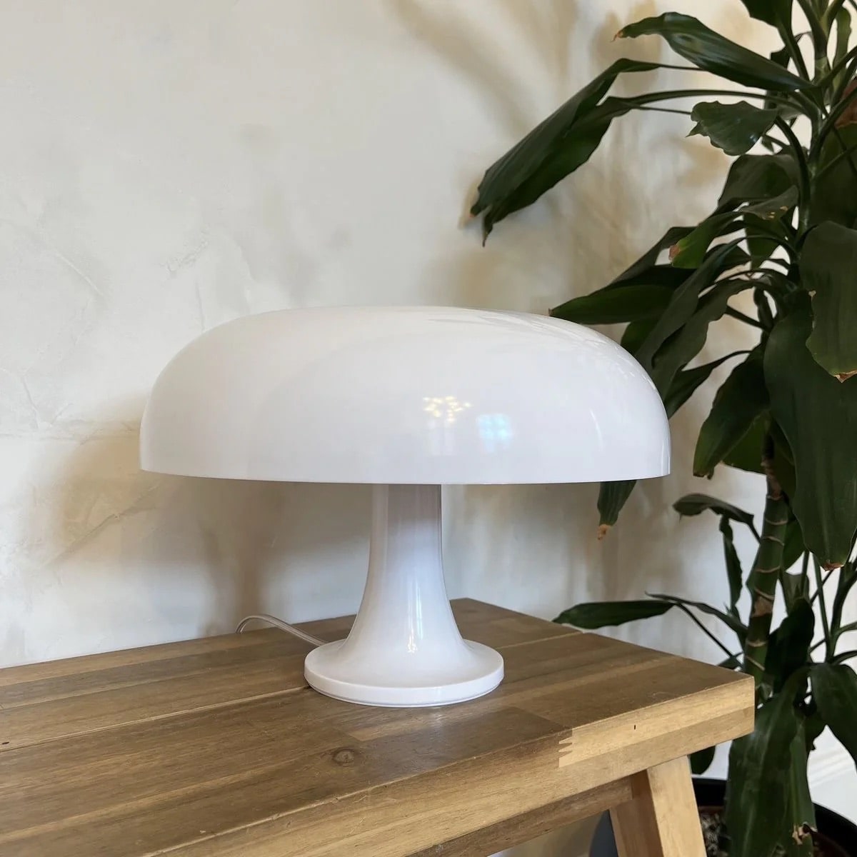 White mushroom table lamp with orange accents. Retro Bauhaus style for bedrooms and Nordic home decor. Perfect bedside or desk lighting.
