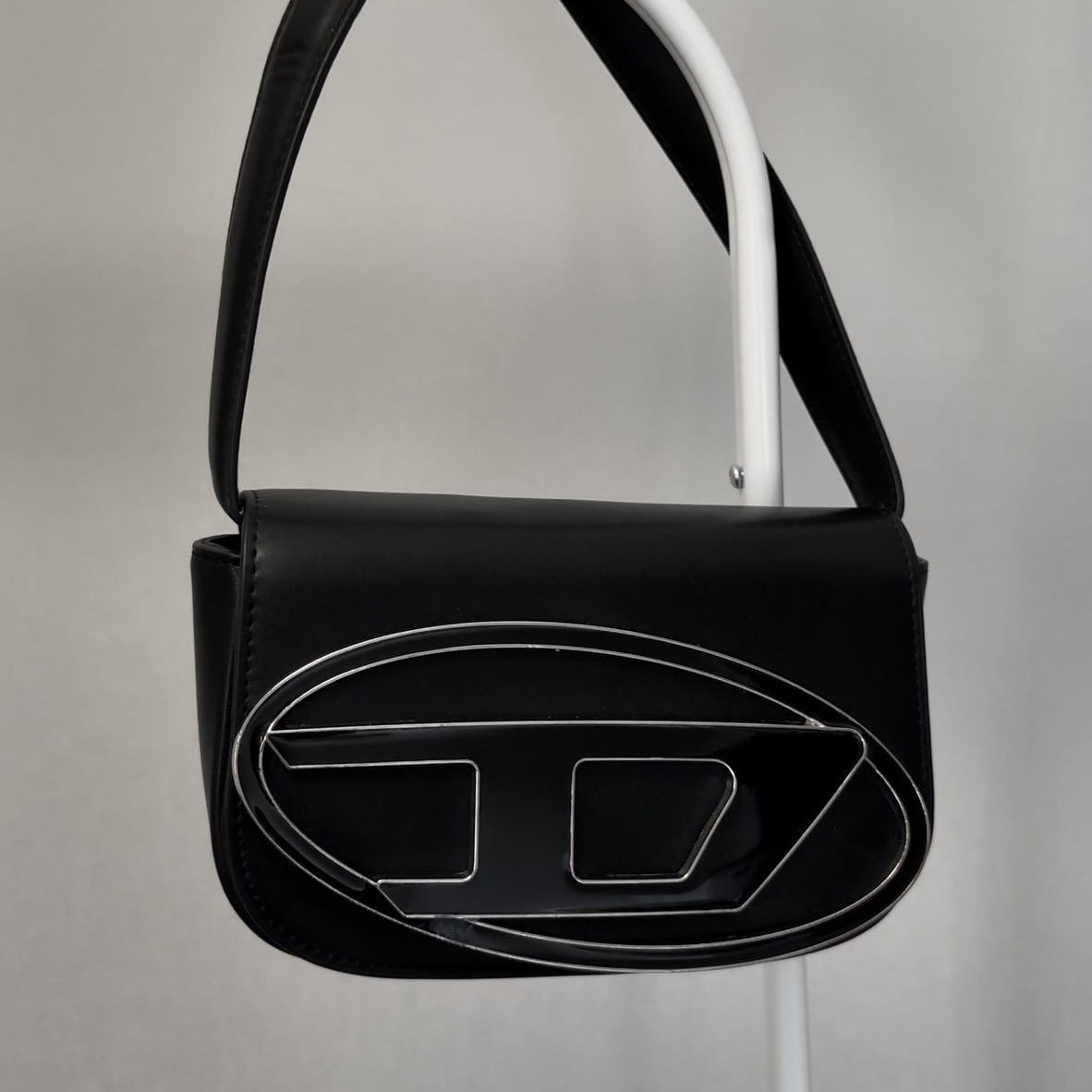 Black Y2K handbag with adjustable leather handle